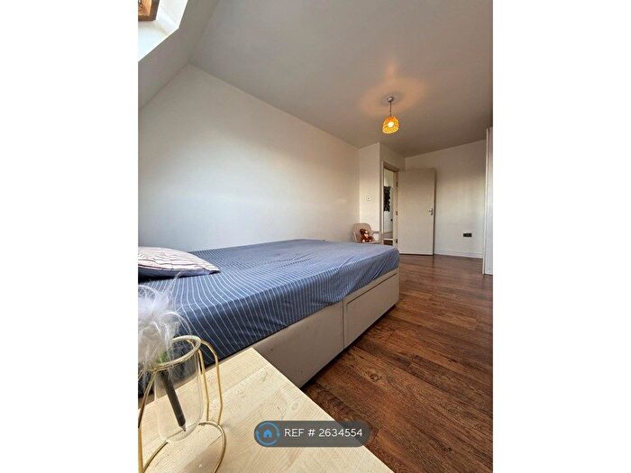2 Bedroom Flat To Rent In Croydon, Croydon, CR0