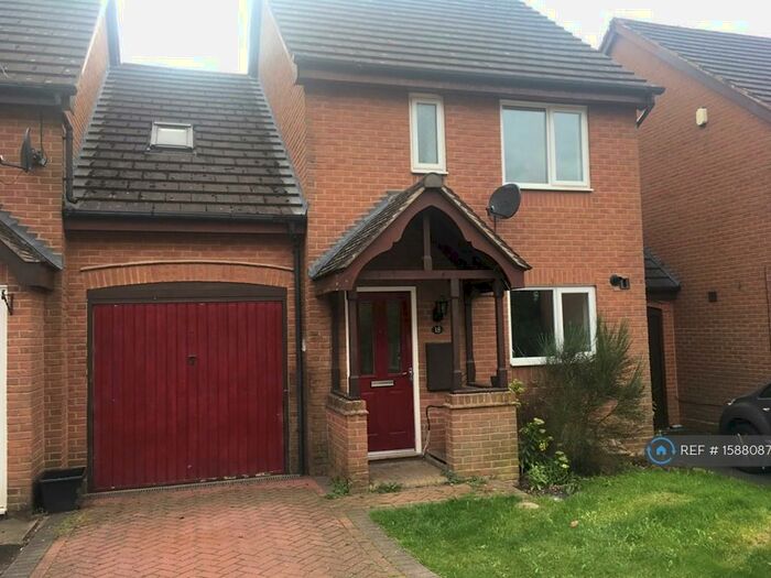 4 Bedroom Semi-Detached House To Rent In Hazeltree Grove, Dorridge, Solihull, B93