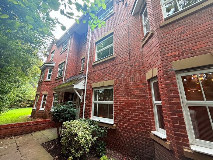 2 Bedroom Flat To Rent In Kentmere Road, Altrincham, WA15
