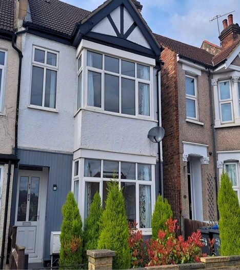 4 Bedroom Terraced House To Rent In Woodcote Grove Road, Coulsdon, CR5