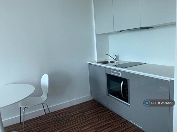1 Bedroom Flat To Rent In West Point, Manchester, M16