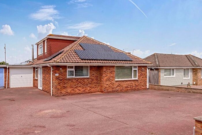 4 Bedroom Chalet For Sale In Winterton Way, Shoreham-By-Sea, BN43
