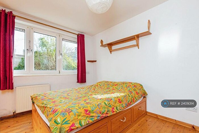 2 Bedroom Flat To Rent In Wilmer Gardens, London, N1