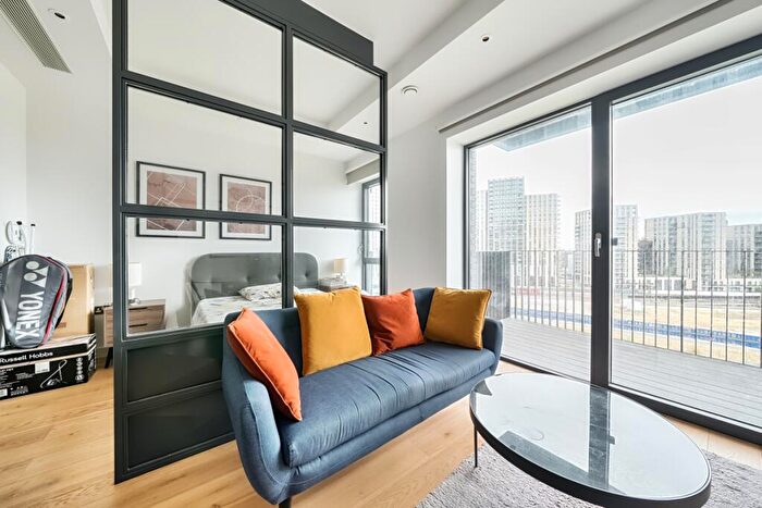 Flat For Sale In City Island Way London, E14