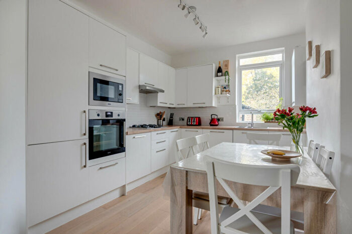 1 Bedroom Flat For Sale In Melbourne Grove, London, SE22