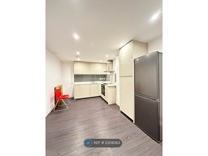 1 Bedroom Flat To Rent In Slough, Slough, SL1