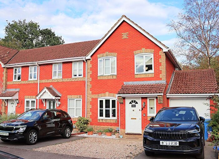 3 Bedroom Terraced House For Sale In Collingwood, Farnborough, GU14