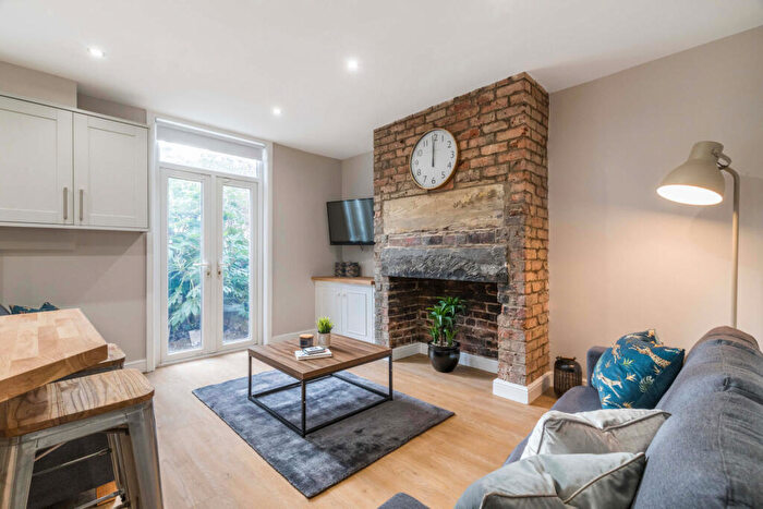 6 Bedroom House To Rent In Victoria Road, Leeds, LS6