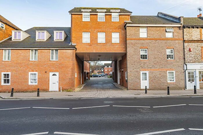 2 Bedroom Apartment To Rent In Newbury, Berkshire, RG14