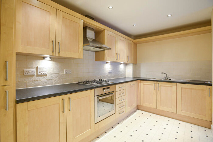 2 Bedroom Flat To Rent In Masons Hill, Bromley, BR2