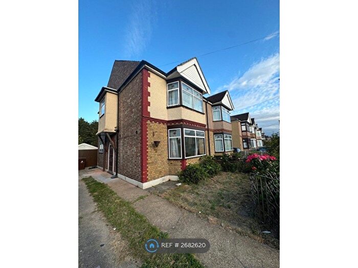 4 Bedroom Semi-Detached House To Rent In Philip Avenue, Romford, RM7
