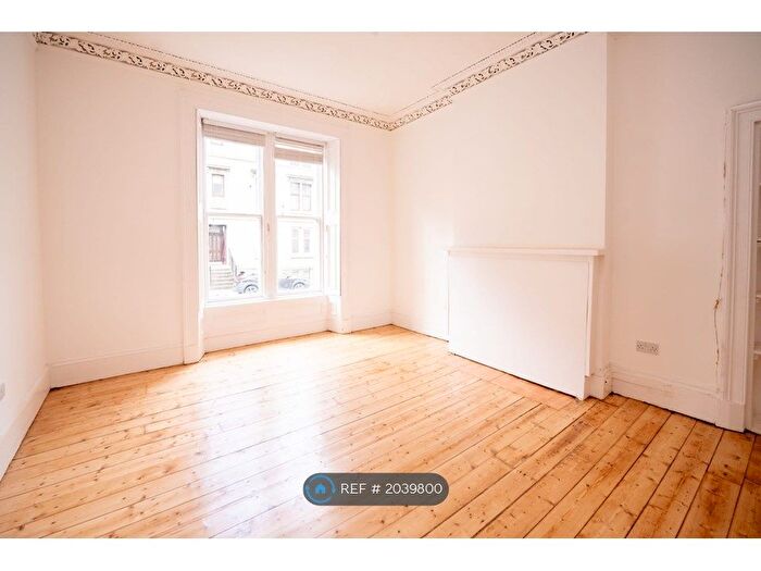 2 Bedroom Flat To Rent In West End Park Street, Glasgow, G3