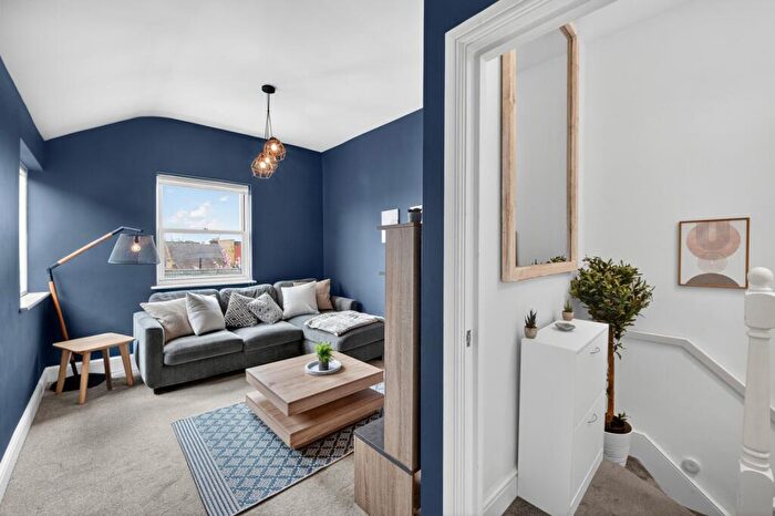 1 Bedroom Flat For Sale In Sheen Lane, East Sheen, SW14