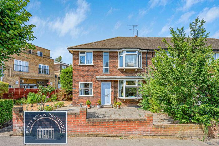 2 Bedroom Flat To Rent In Wellington Road, Wanstead, E11