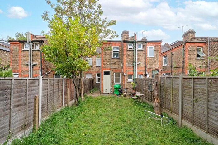 1 Bedroom Flat To Rent In Carr Road, Walthamstow, E17