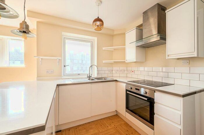 2 Bedroom Flat To Rent In Northampton Street, Canonbury, London, N1