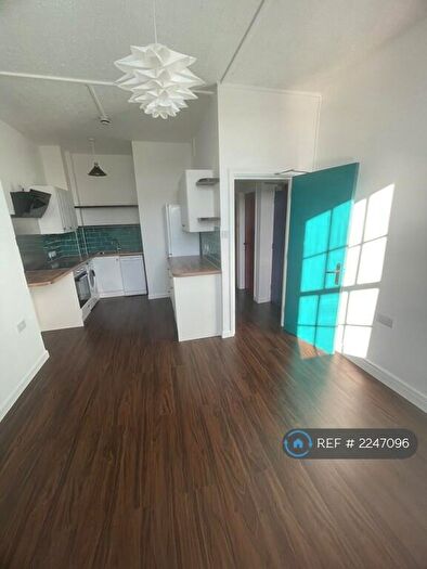 2 Bedroom Flat To Rent In Richmond Road, Exeter, EX4