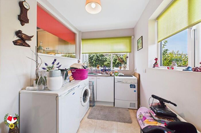 2 Bedroom Detached House For Sale In Cotteswold Road, Gloucester, GL4