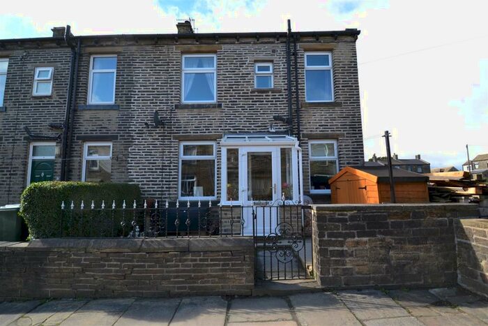 2 Bedroom End Of Terrace House To Rent In Commercial Street, Queensbury, Bradford, BD13