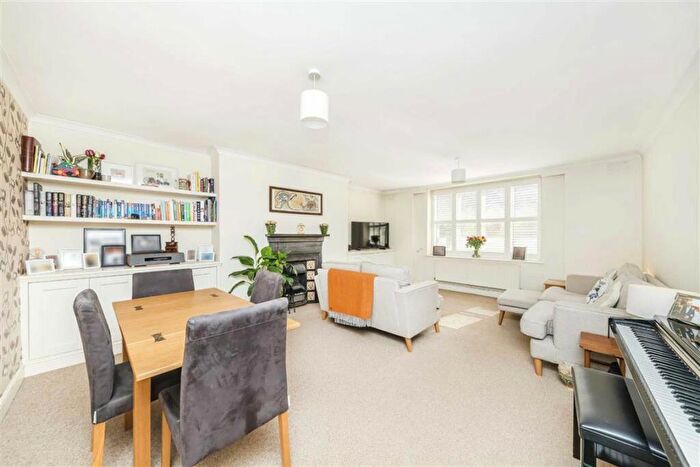2 Bedroom Flat For Sale In Shooters Hill Road, Blackheath, SE3