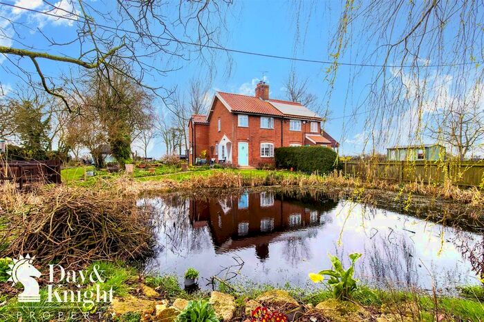 3 Bedroom Semi-Detached House For Sale In Ringsfield Road, Ilketshall St. Andrew, Beccles, NR34