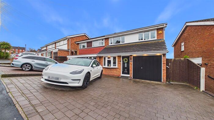 3 Bedroom Semi Detached House For Sale In Chatsworth Road, Halesowen, B62