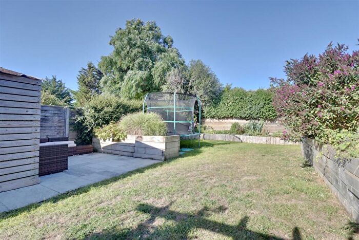 3 Bedroom Semi-Detached House For Sale In Court Lane, Portsmouth, PO6