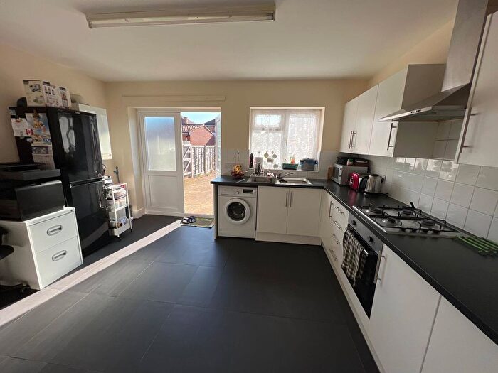 3 Bedroom End Of Terrace House To Rent In Hayes, UB3