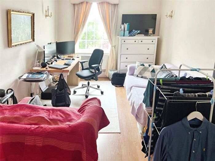 2 Bedroom Flat To Rent In Chadwick Place, Long Ditton, Surbiton, Surrey, KT6
