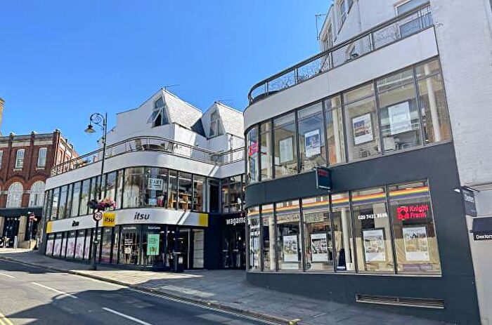 2 Bedroom Apartment To Rent In Heath Street, Hampstead, London, NW3