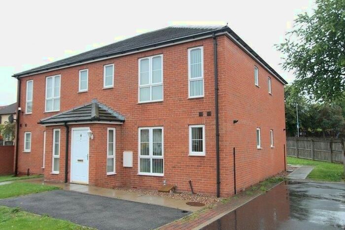 2 Bedroom Town House To Rent In Crofters Court, Havercroft, Wakefield, WF4