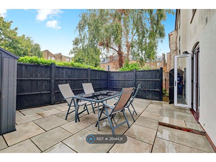 2 Bedroom Flat To Rent In Lofting Road, London, N1
