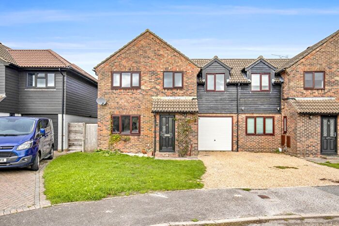 5 Bedroom Semi-detached House For Sale In Barncroft Close, Chichester, PO20