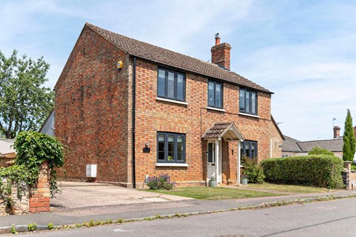 4 Bedroom Detached House For Sale In Upper Street, Tingewick, MK18