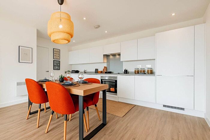 2 Bedroom Flat For Sale In Plot . - Bed Apartment, Cavalier Court, Gillingham, ME4