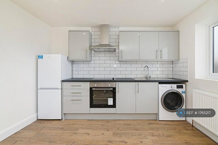 2 Bedroom Flat To Rent In Stratford, London, E15