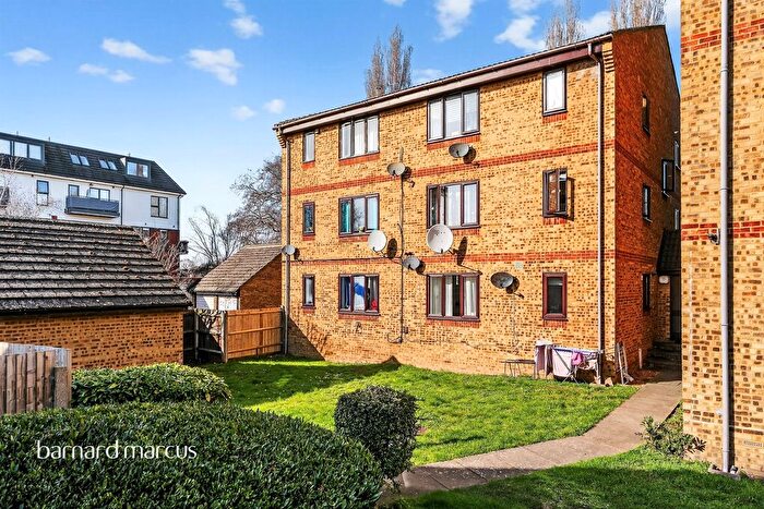 2 Bedroom Flat For Sale In Mill Green Road, Mitcham, CR4