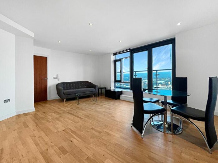 2 Bedroom Apartment To Rent In Aruba, Gotts Road, Leeds, LS12