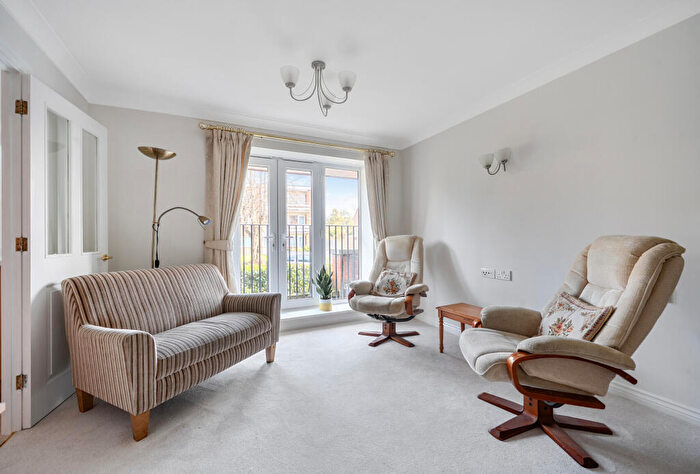 2 Bedroom Apartment For Sale In Ladbroke Road, Redhill, Surrey, RH1