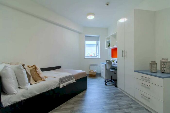 1 Bedroom Flat To Rent In Hawkins Road, Colchester, CO2