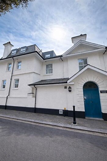 2 Bedroom Flat To Rent In Warren Road, Torquay, TQ2