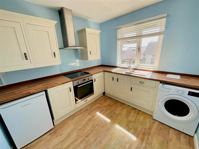 2 Bedroom Flat To Rent In Sunnyhill, Llanelli, SA15