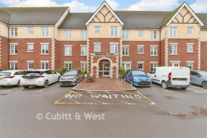 1 Bedroom Flat For Sale In Massetts Road, Horley, Surrey, RH6