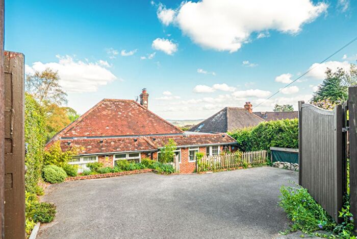 4 Bedroom Detached House For Sale In Folly Hill, Farnham, GU9