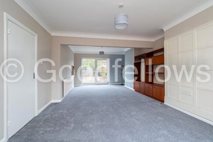 3 Bedroom Semi-Detached House To Rent In Commonside East, Mitcham, Surrey, CR4