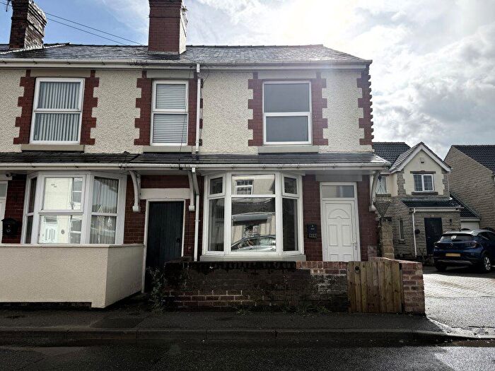 3 Bedroom Semi-Detached House To Rent In Bridge Street, Pilsley, S45