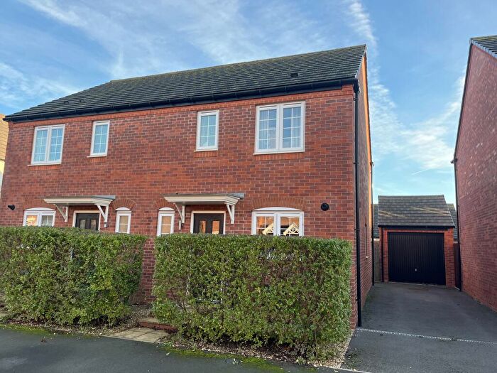 2 Bedroom House To Rent In Palmer Crescent, Warwick, CV34