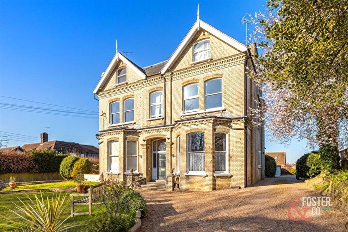 2 Bedroom Flat For Sale In Wickham Hill, Hurstpierpoint., BN6