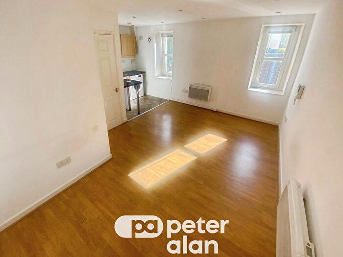 1 Bedroom Flat To Rent In Glancynon Flat, Duffryn Street, CF45