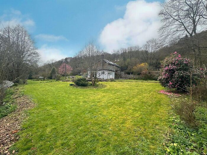 2 Bedroom Semi-Detached House For Sale In Bampton, Tiverton, EX16